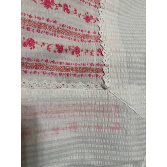 Vintage Handmade Pink & White Floral Waffle Weave Tablecloth w/Lace Edging 56x80 - Picture 4 of 5